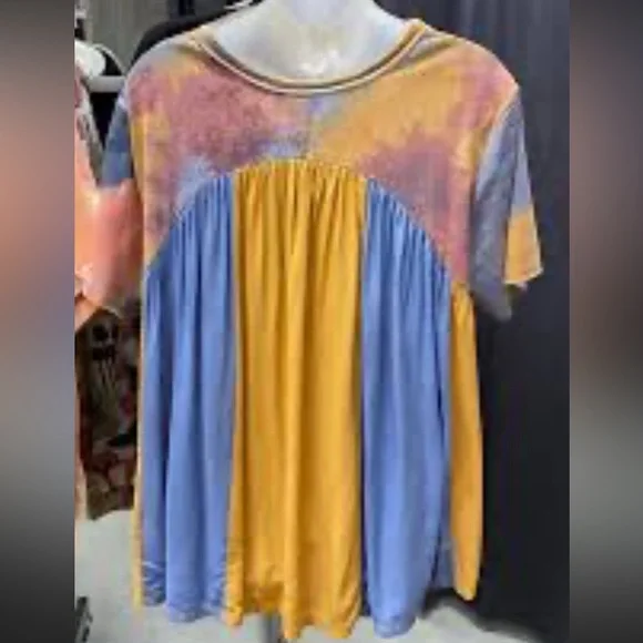 Colorful Short Sleeve Women's Top - Picture 2 of 6